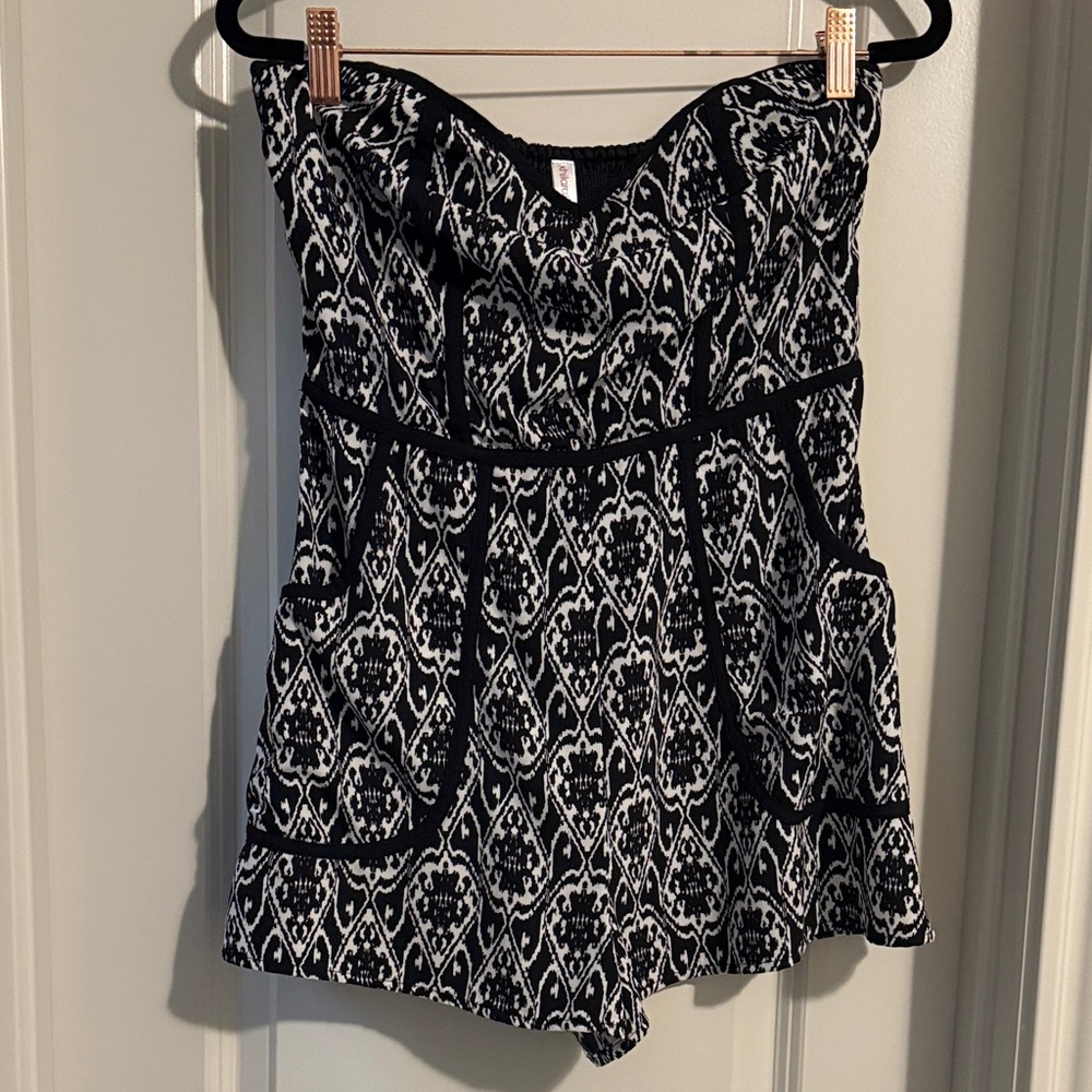 🖤 3 for $15 🖤 Romper with pockets
